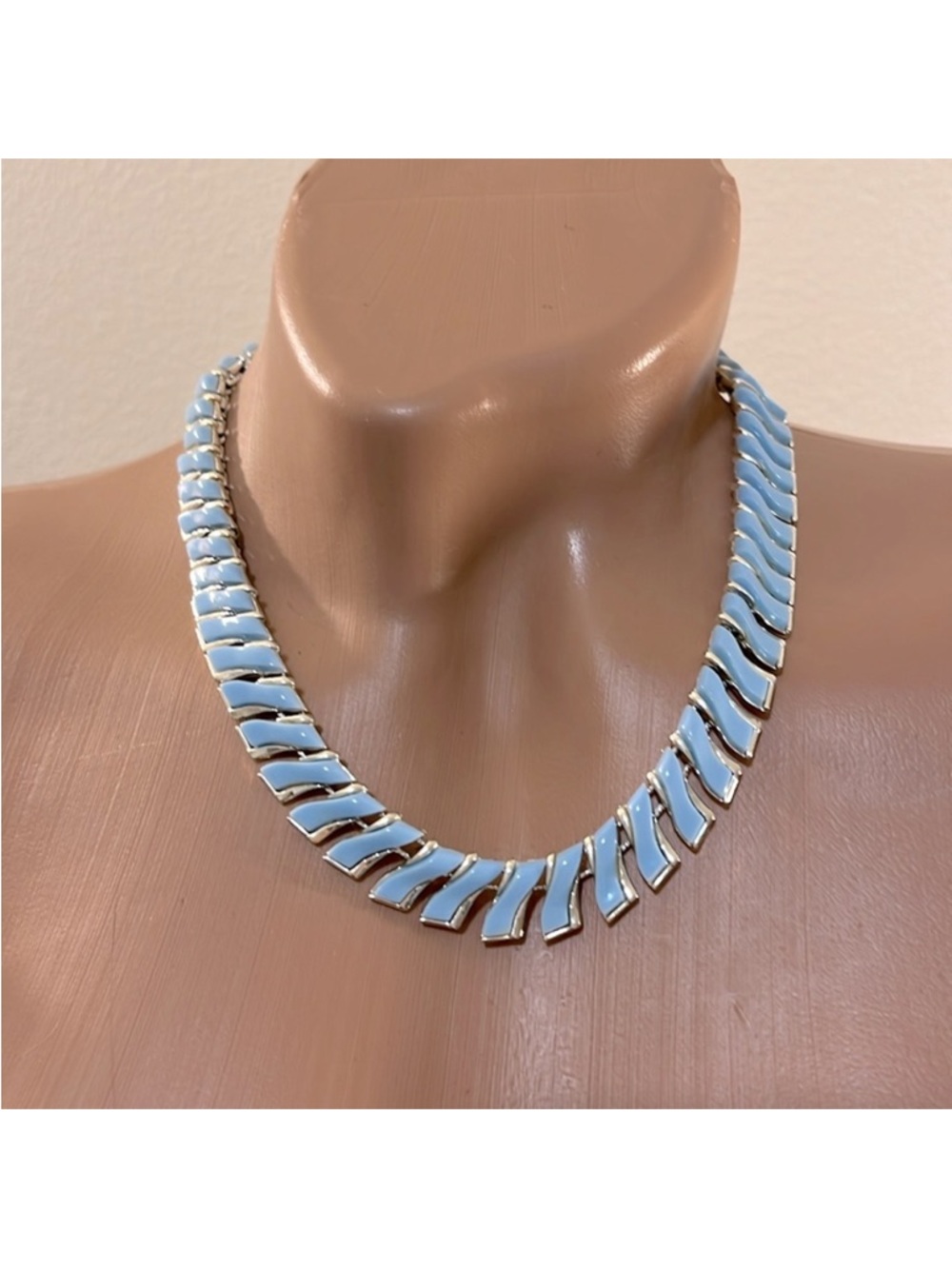 Coro Thermoset Blue Choker Necklace